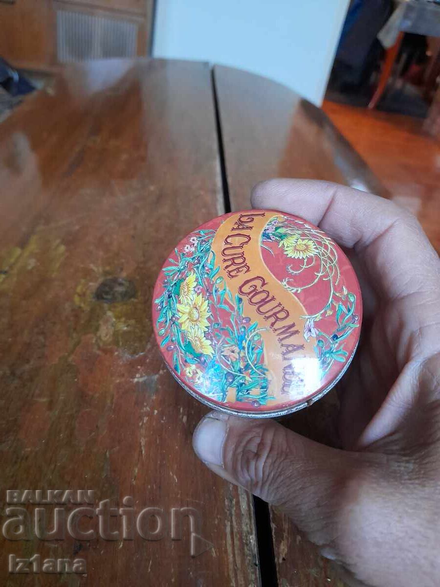 Παράδοση Παλιό κουτί σοκολατάκια Olives au Chocolat