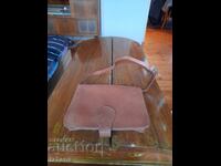 Geantă din piele bătrână