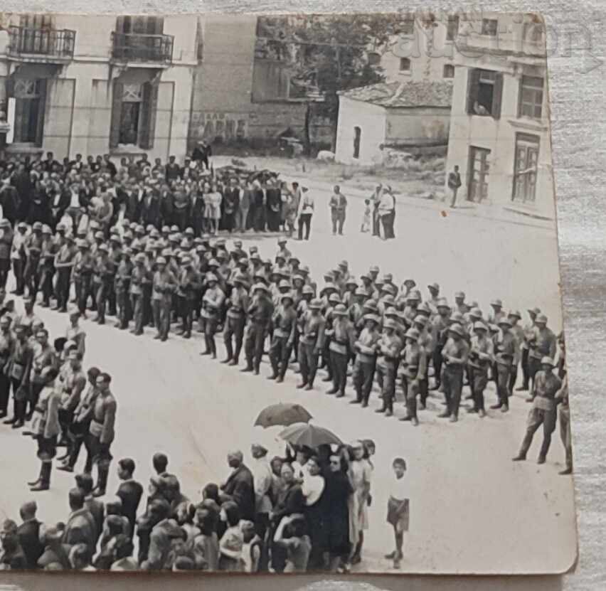 Auction CELEBRATING MILITARY NEW LANDS? PHOTO Auction CELEBRATING MILITARY NEW LANDS? PHOTO