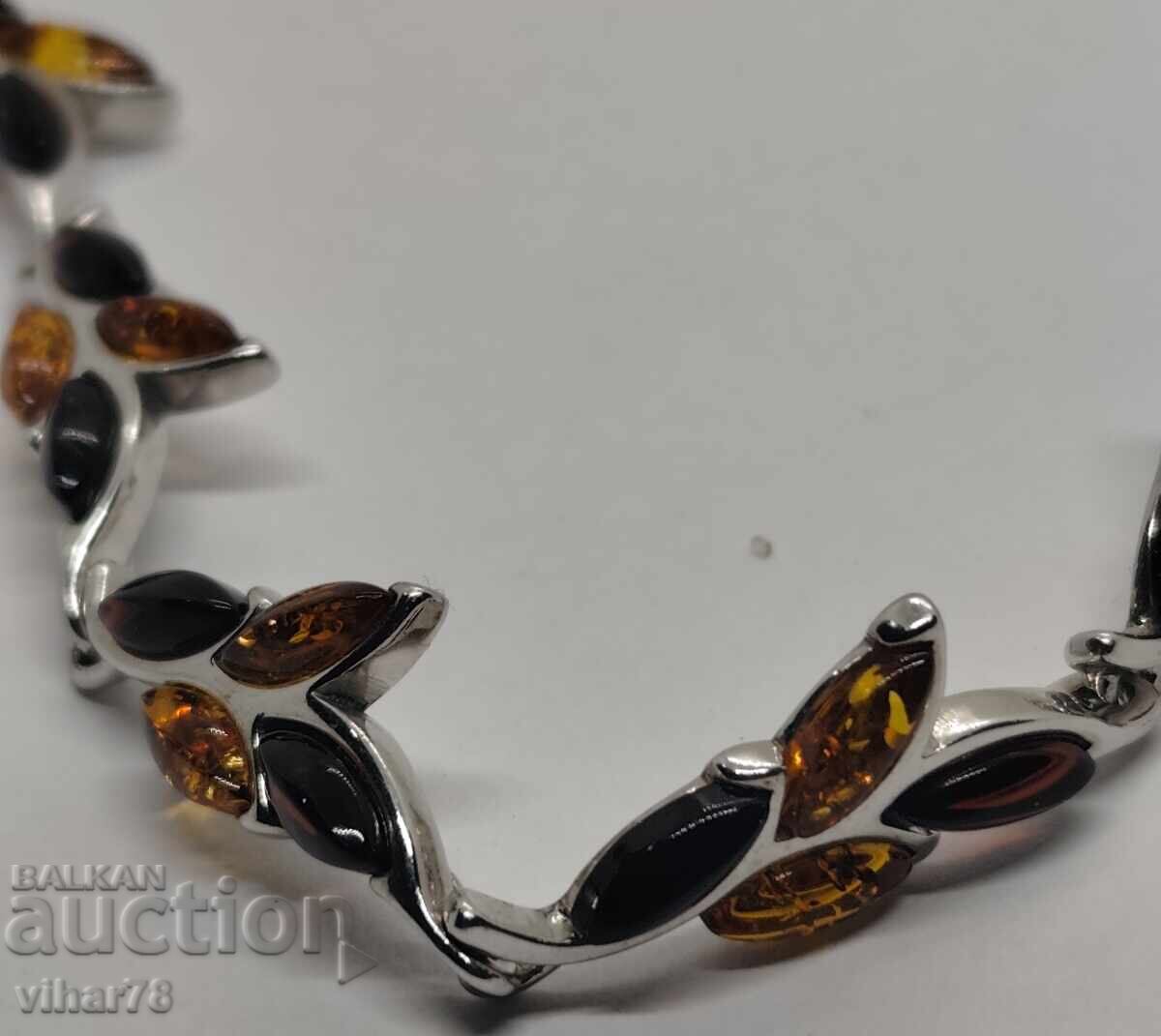 Brățară de argint cu granat și chihlimbar cu preț 289.99 BGN | € 148.27