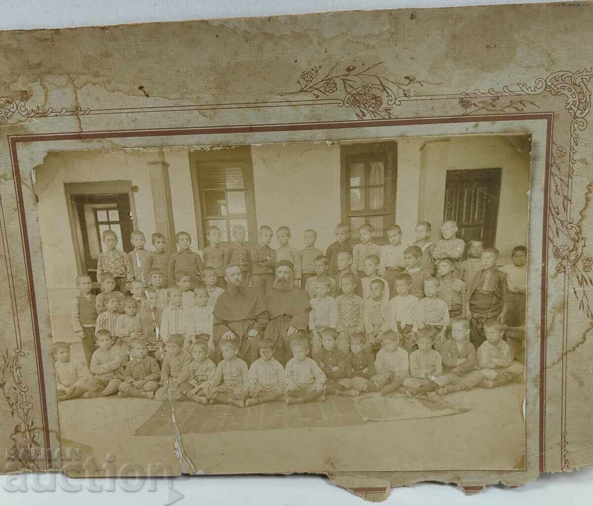 Licitație PREOT POP ȘCOALĂ ELEVI FOTOGRAFIE FOARTE VECHE CARTON Licitație PREOT POP ȘCOALĂ ELEVI FOTOGRAFIE FOARTE VECHE CARTON