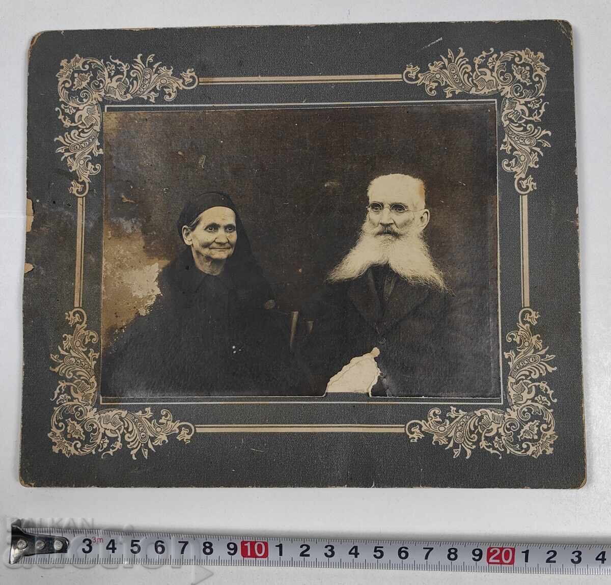 Auction  POP PRIEST OLD PHOTO LOT CARDBOARD
