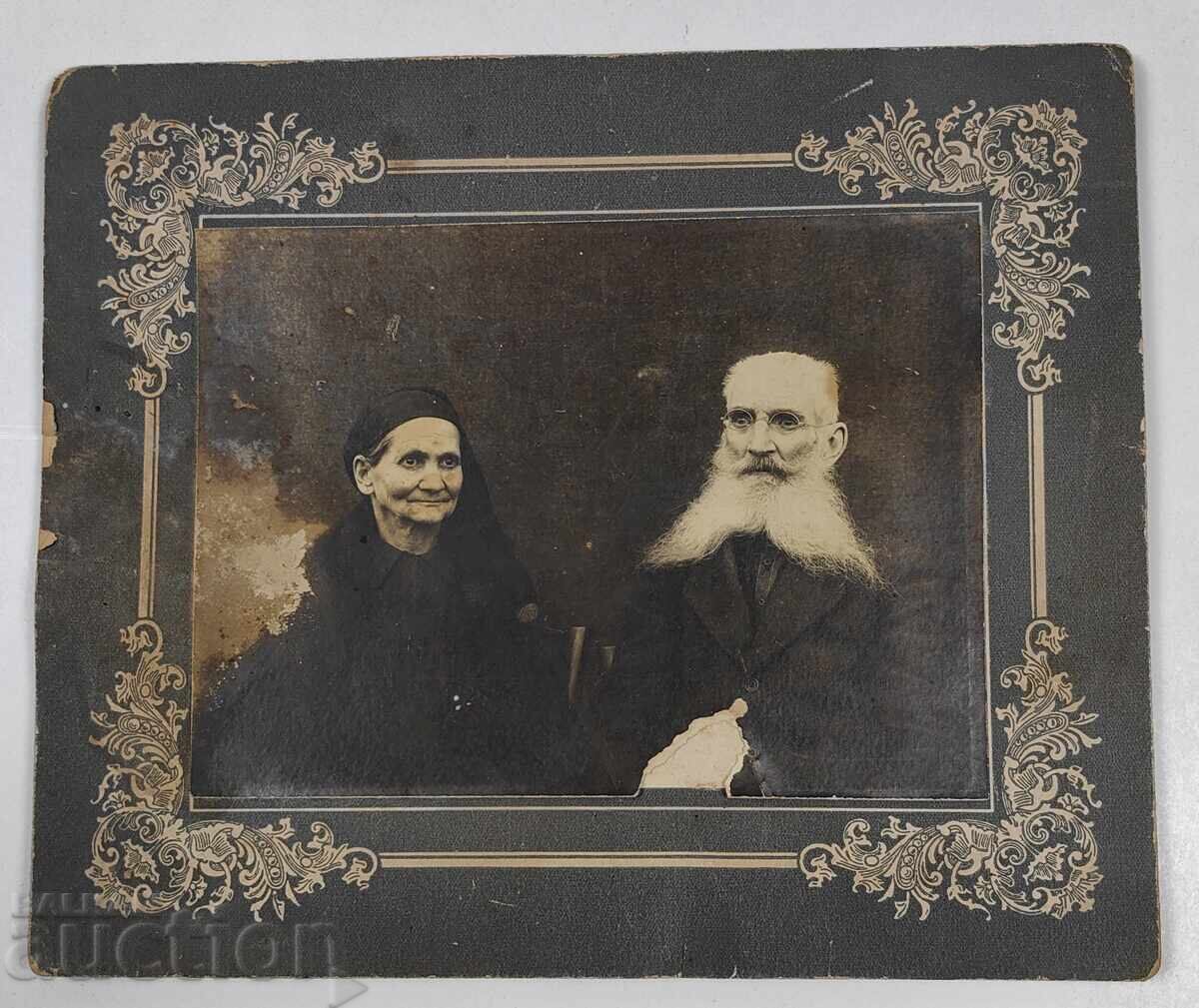 POP PRIEST OLD PHOTO LOT CARDBOARD