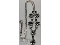 Сребърно колие със сапфир и диаманти