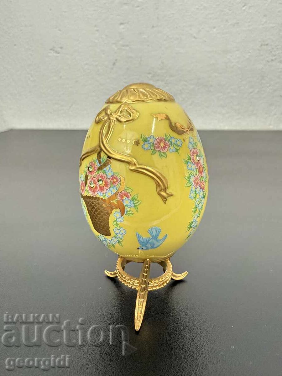 Collector's Porcelain Egg - Franklin Mint. No. 7548 with price 90.00 BGN | € 46.02 Collector's Porcelain Egg - Franklin Mint. No. 7548 with price 90.00 BGN | € 46.02