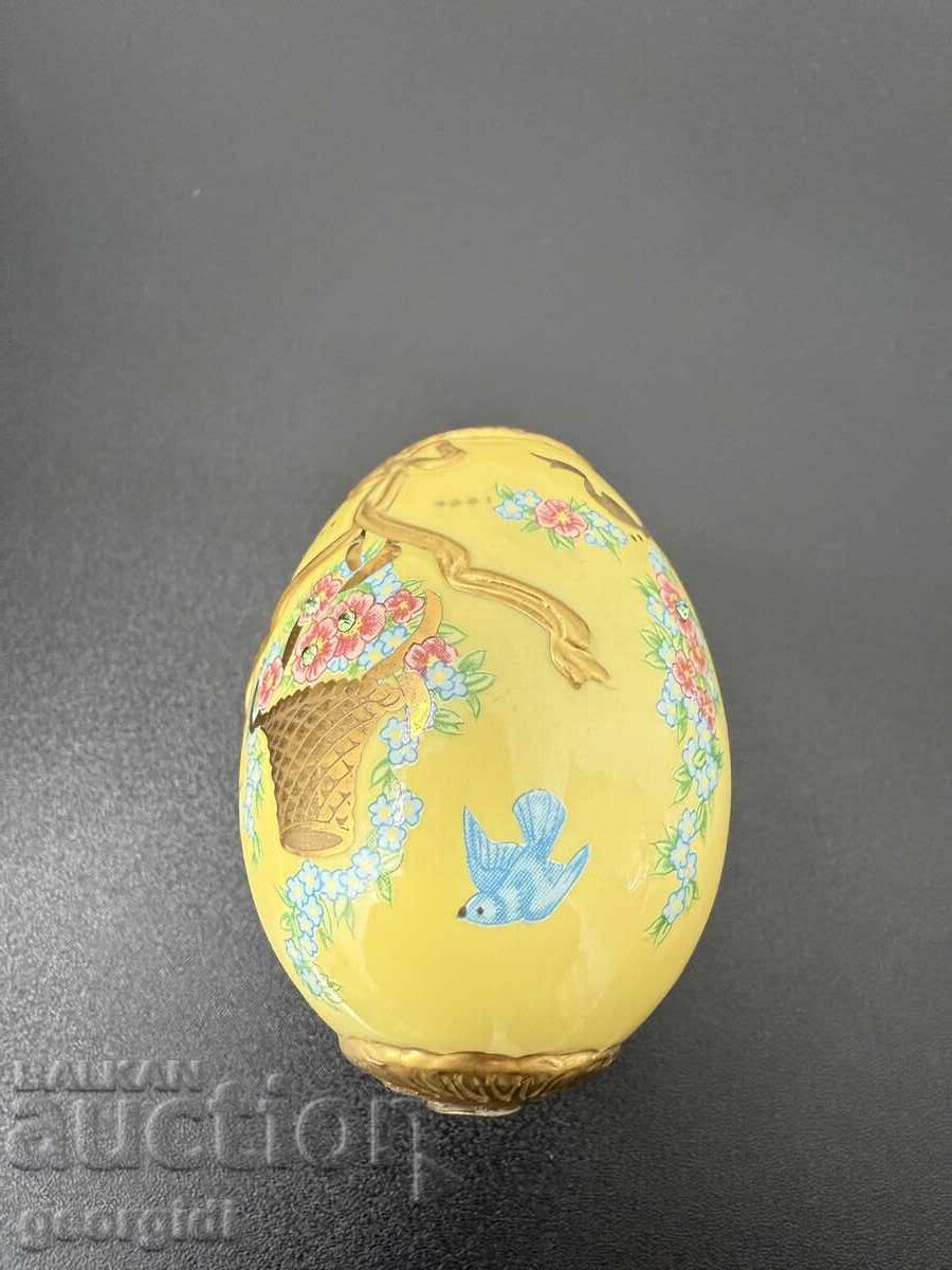 Collector's Porcelain Egg - Franklin Mint. No. 7548 - 7 Collector's Porcelain Egg - Franklin Mint. No. 7548 - 7
