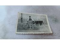 Снимка Дългоделци Момче с ретро велосипед на улицата 1955
