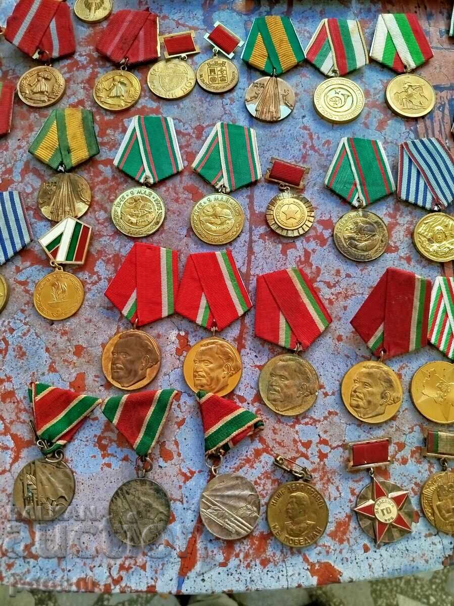 Παράδοση Μεγάλη παρτίδα μεταλλίων, παρασημων