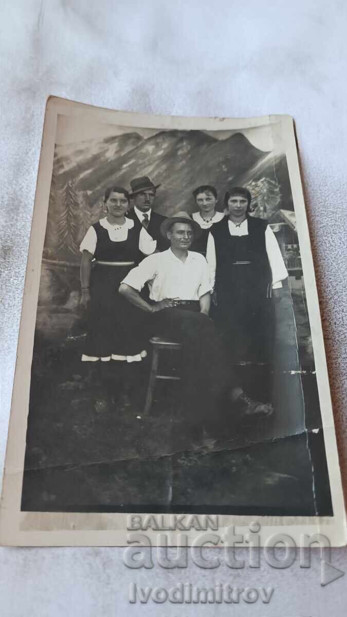 Photo Gorublyane Two men and young girls 1937