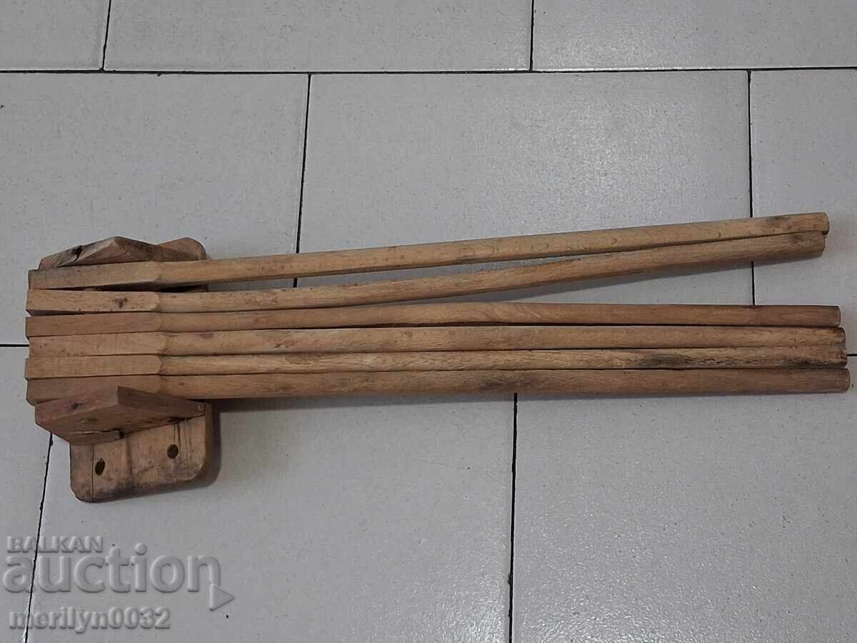 Παλιό ξύλινο ράφι απλώστρα ρούχων ξύλο, ξύλινο με τιμή 44.00 BGN | € 22.50