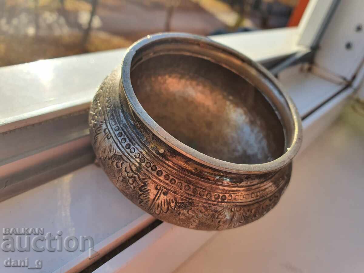 Cenușeră din Koprivshtitsa din perioada otomană autentică, sculptată manual cu preț € 60.00 | 117.35 BGN Cenușeră din Koprivshtitsa din perioada otomană autentică, sculptată manual cu preț € 60.00 | 117.35 BGN