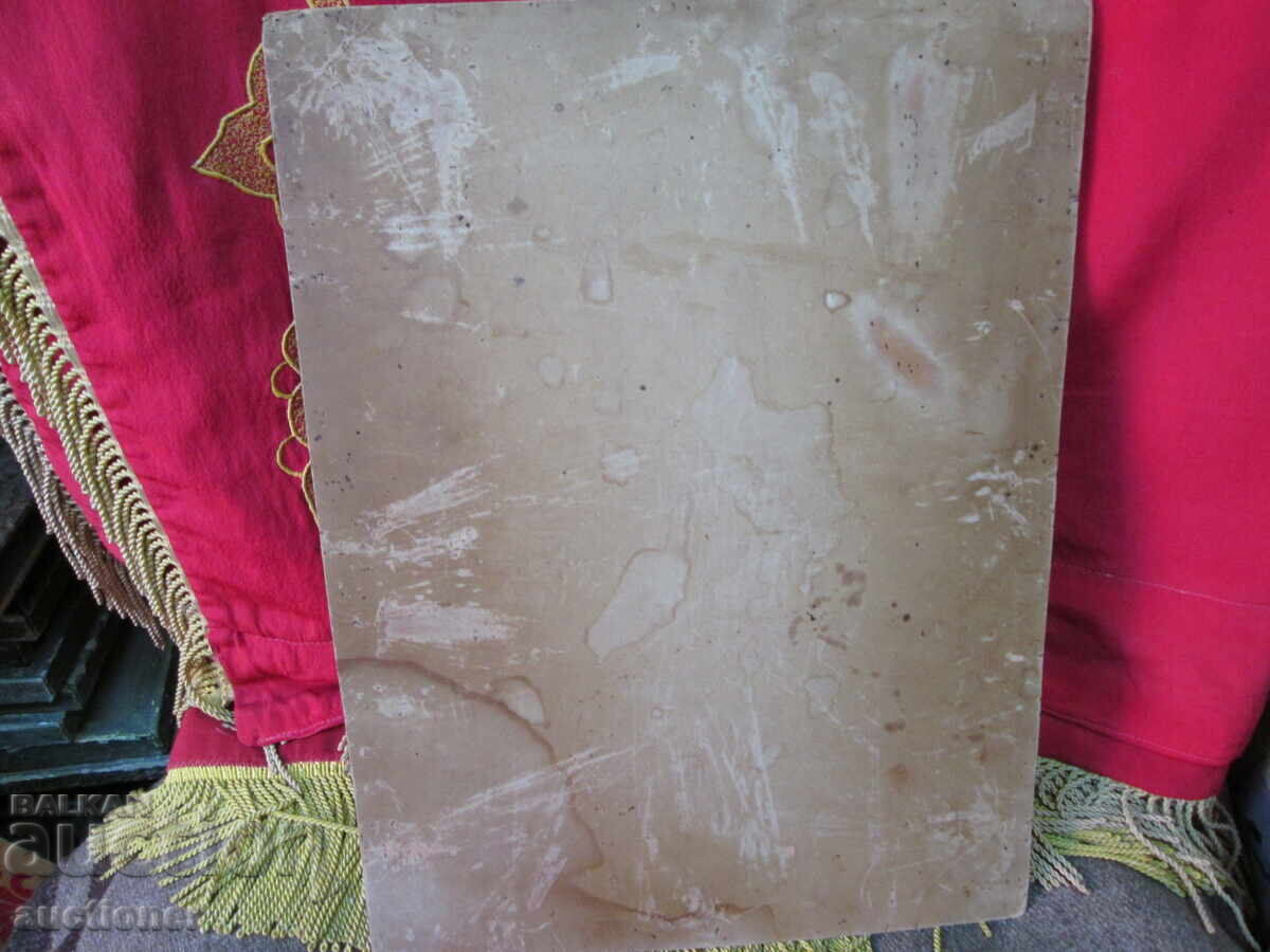 СНИМКА КАРТОН ГОЛЯМО СЕМЕЙСТВО ПРЕД КЪЩА - 5