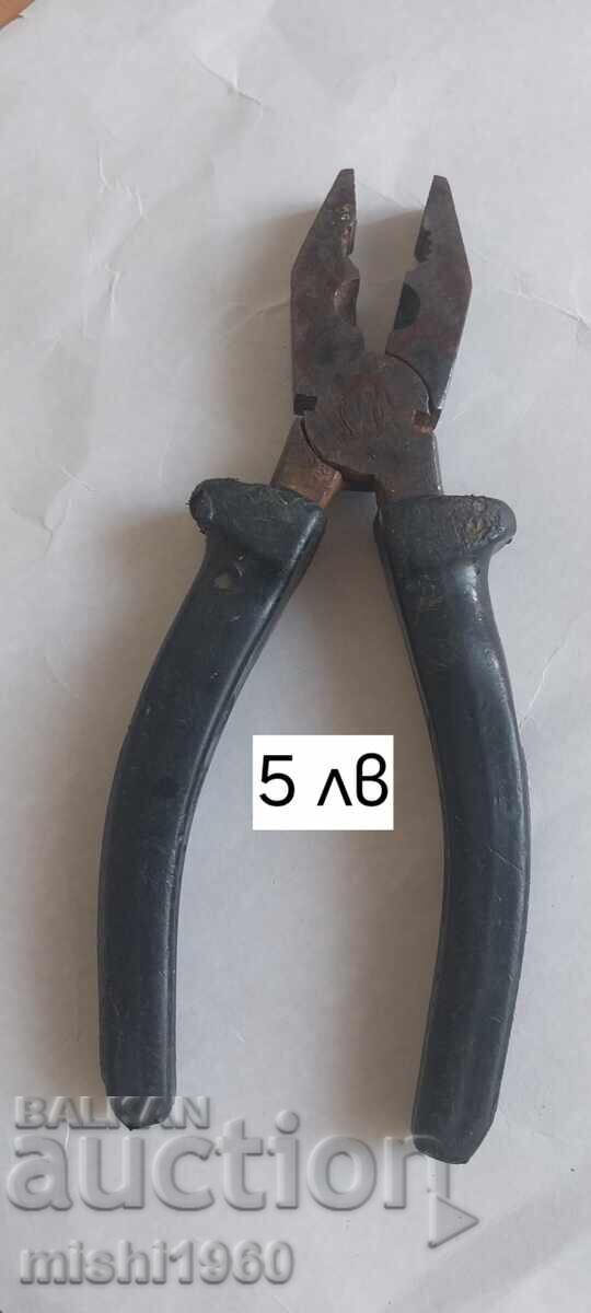 Παλιά πένσα με λαστιχένιες λαβές Παλιά πένσα με λαστιχένιες λαβές