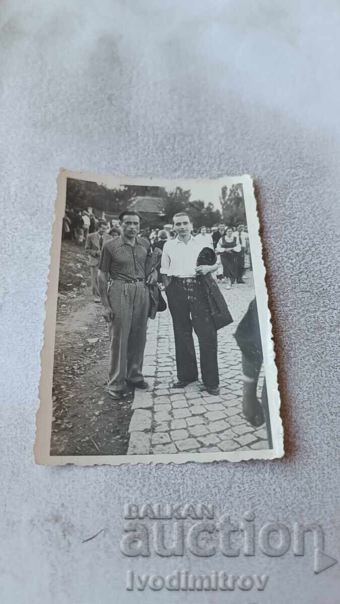 Снимка София Двама мъже на улицата Снимка София Двама мъже на улицата