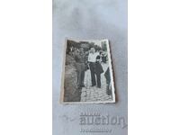 Снимка София Двама мъже на улицата