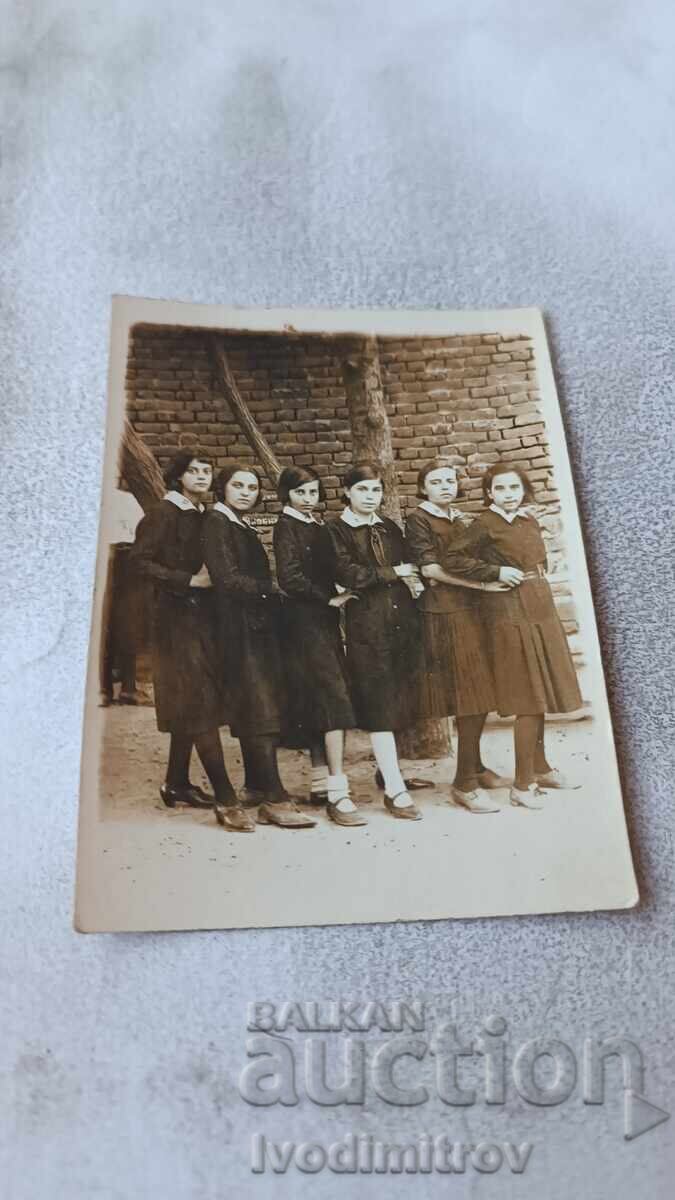 Photo Sofia, Fourth Grade Students in the Schoolyard of the High School, 1932