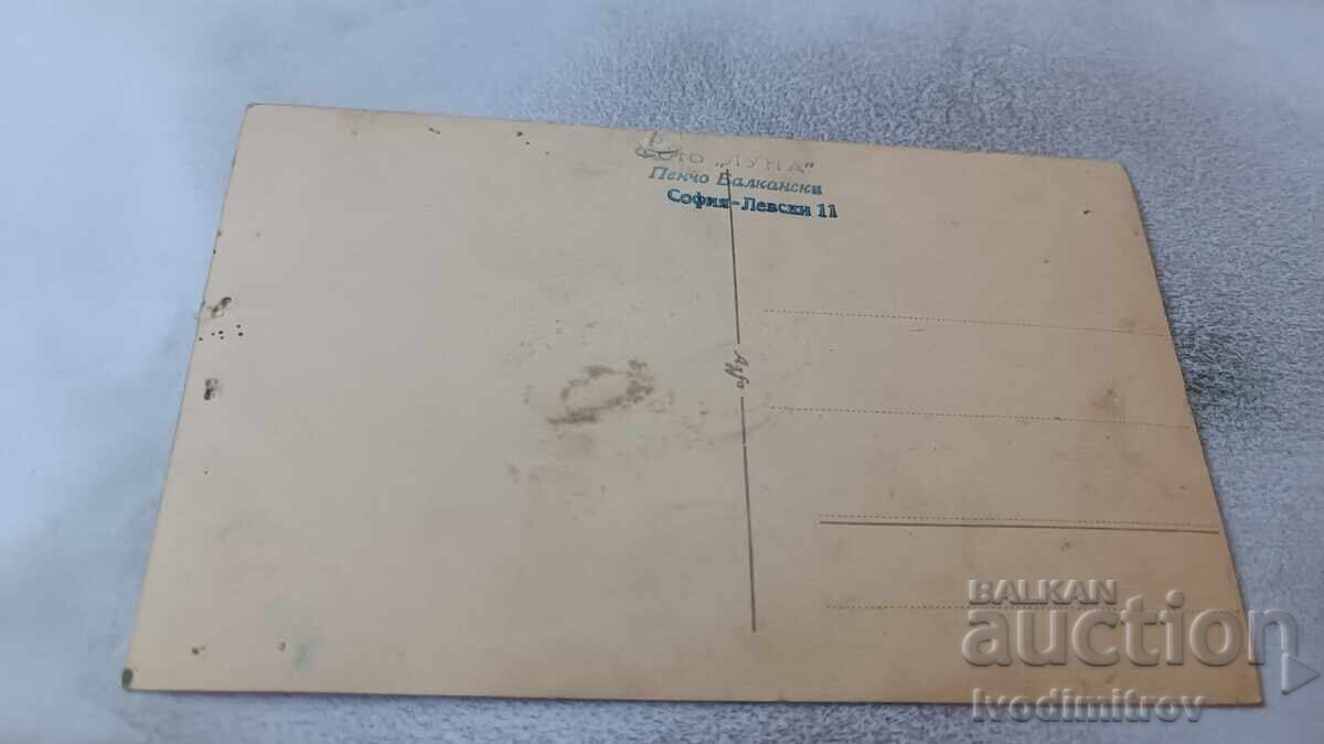 Photo Young girl with price 1.65 BGN | € 0.84 Photo Young girl with price 1.65 BGN | € 0.84