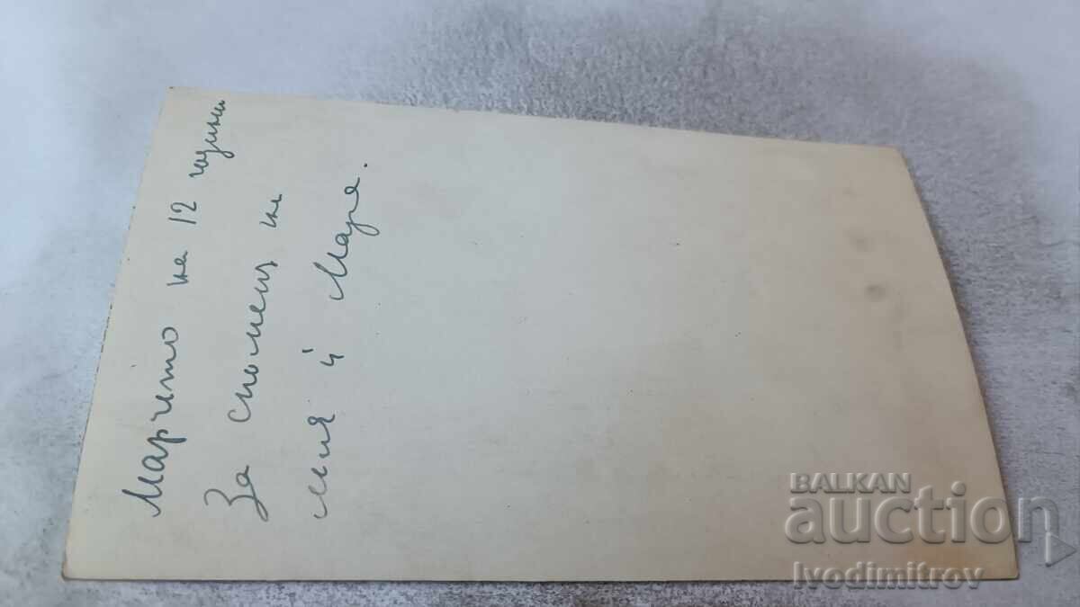 Снимка Момиче с бяла рокля с цена 1.65 лв. | € 0.84 Снимка Момиче с бяла рокля с цена 1.65 лв. | € 0.84