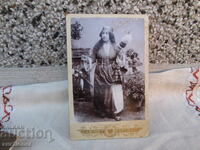 FOTOGRAFIE DE CABINET VECHE PE CARTON