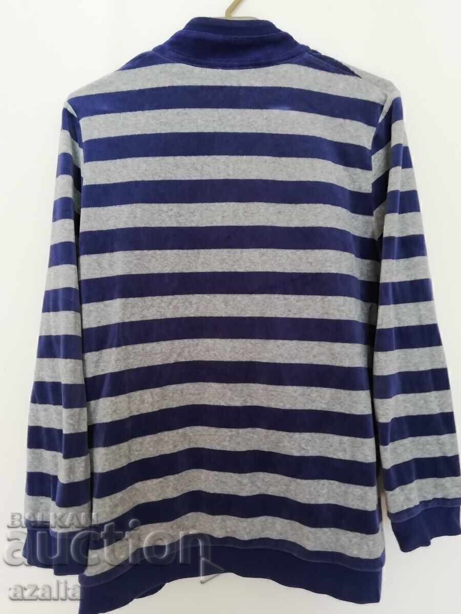 Γυναικείο βελούδινο μπουφάν με τιμή 13.00 BGN | € 6.65 Γυναικείο βελούδινο μπουφάν με τιμή 13.00 BGN | € 6.65