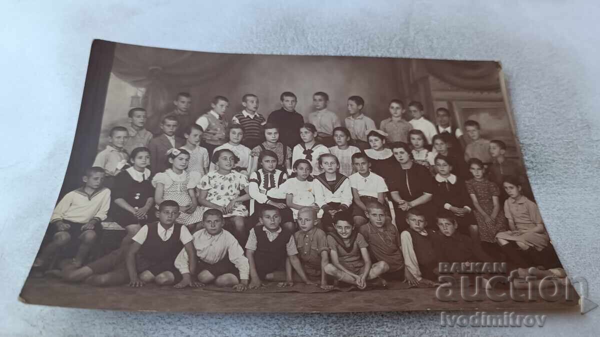 Fotografie Burgas Elevi din clasa a IV-a 1937