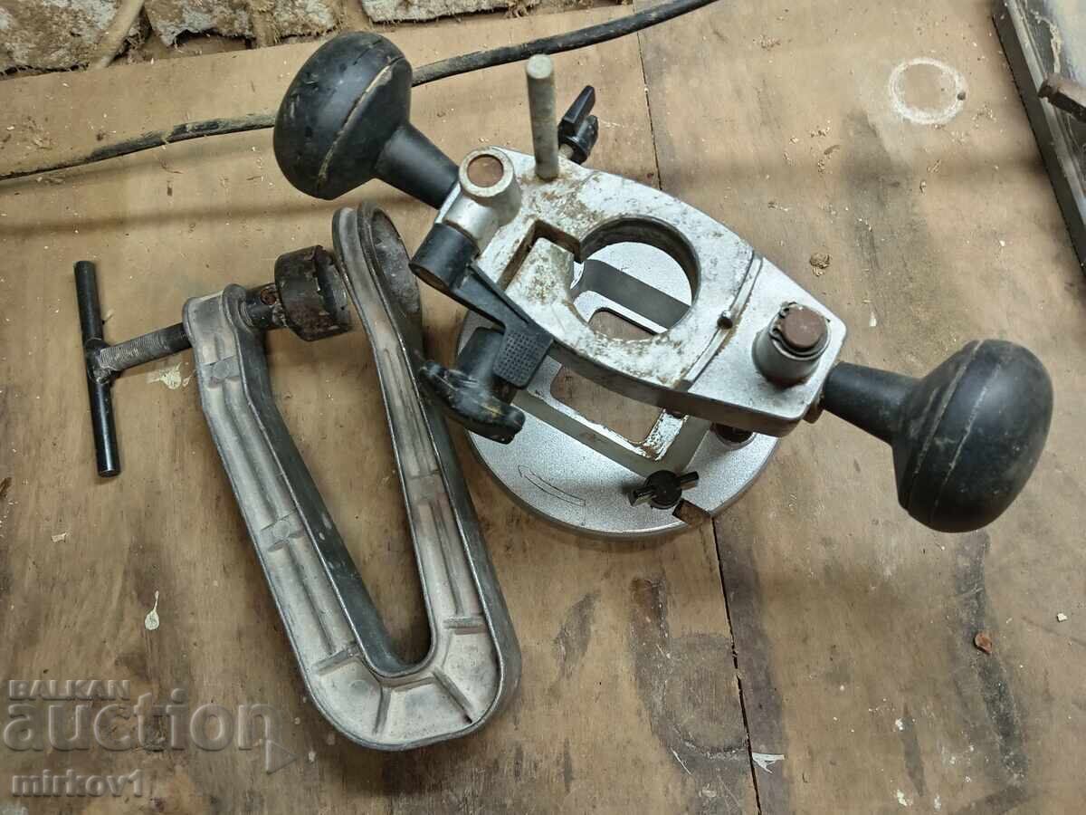 Auction Stand for overhead router Auction Stand for overhead router