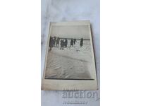 Снимка Жени и деца на замръзналото Черно море