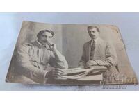 Φωτογραφία Αξιωματικού και νεαρού άνδρα