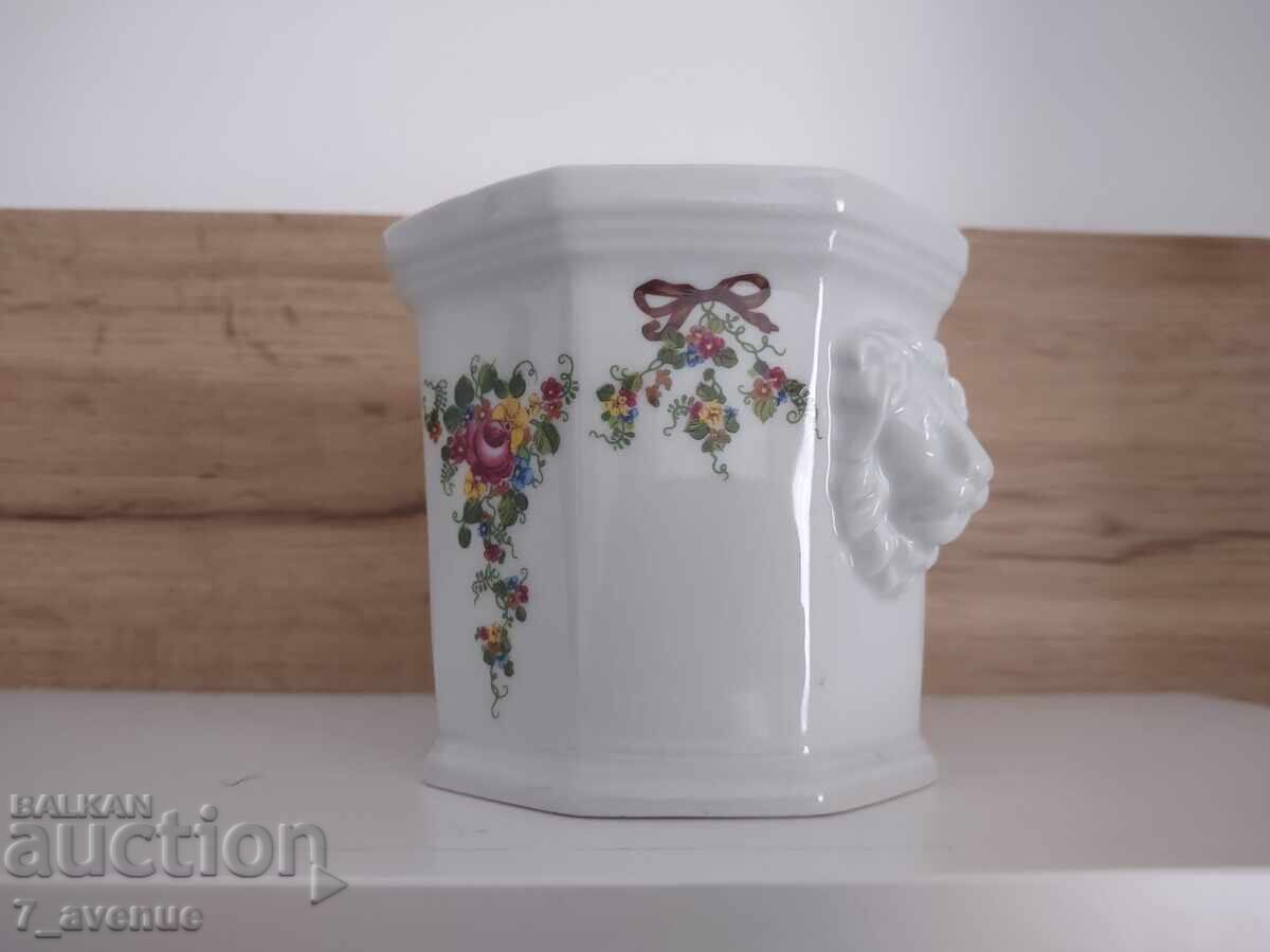 Δημοπρασία Παλιό πορσελάνινο δοχείο με κεφάλι λιονταριού, 30.10..25