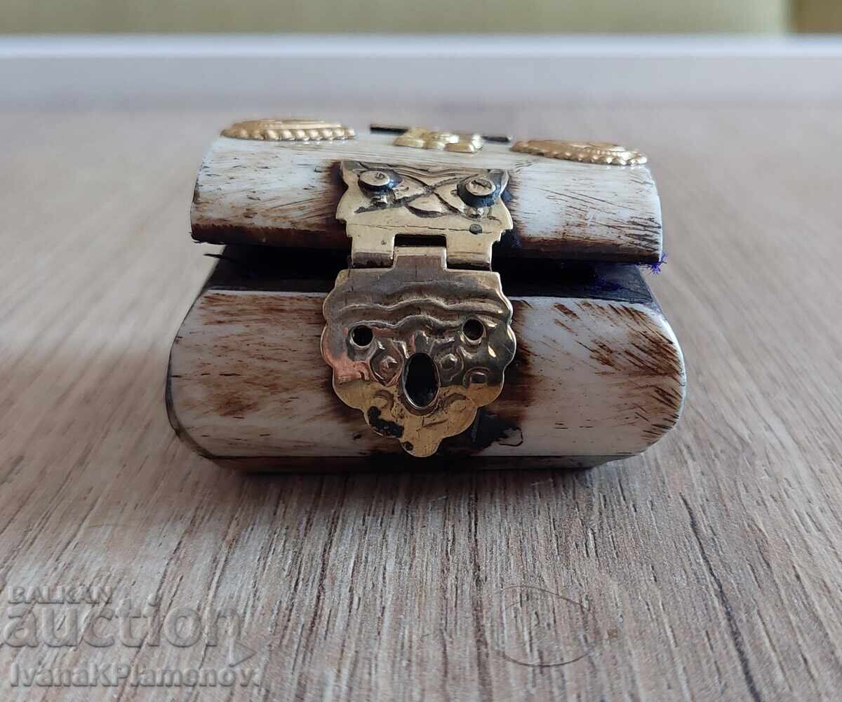 Bone box for connoisseurs with price 26.00 BGN | € 13.29
