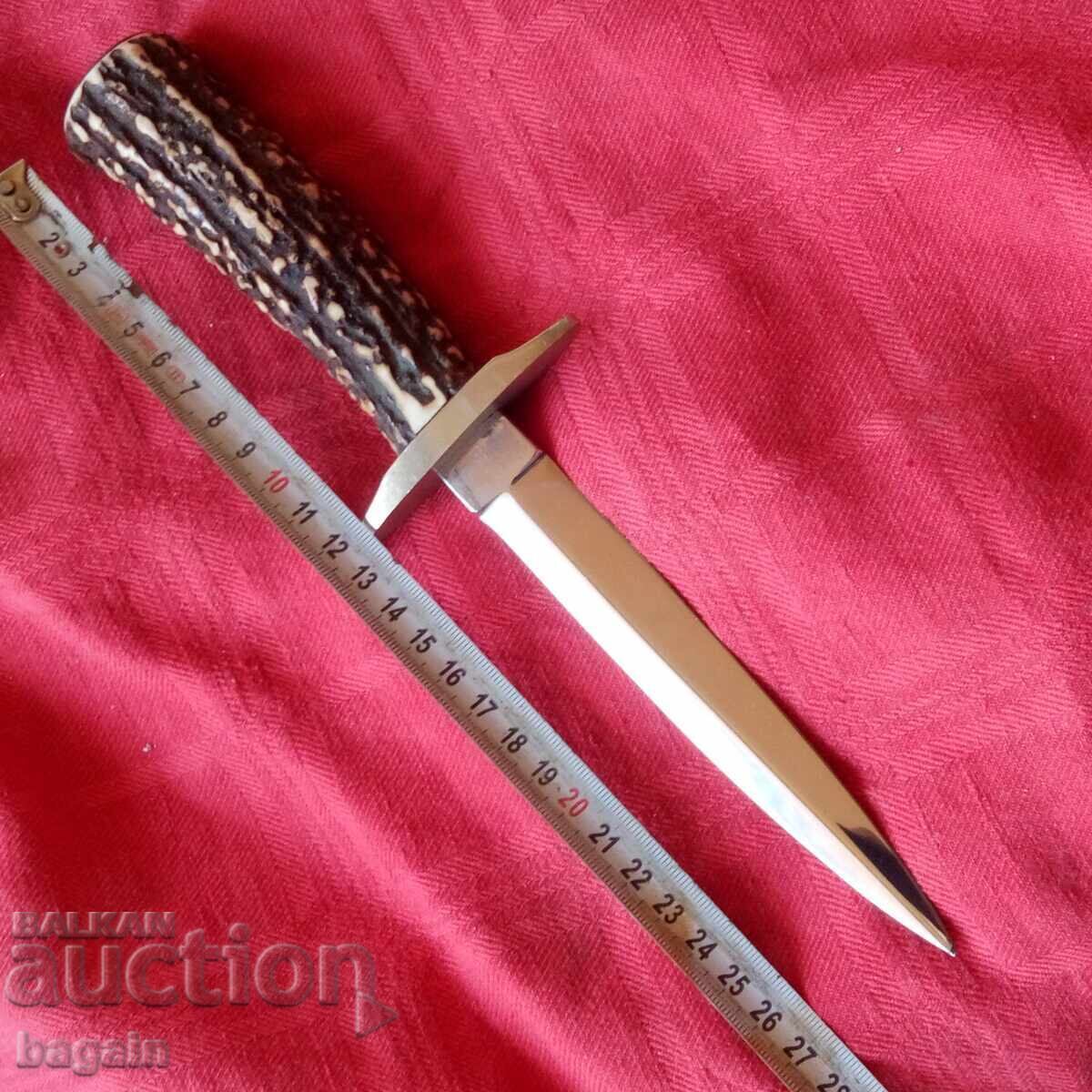 Livrarea Kamă, pumnal de vânătoare Livrarea Kamă, pumnal de vânătoare