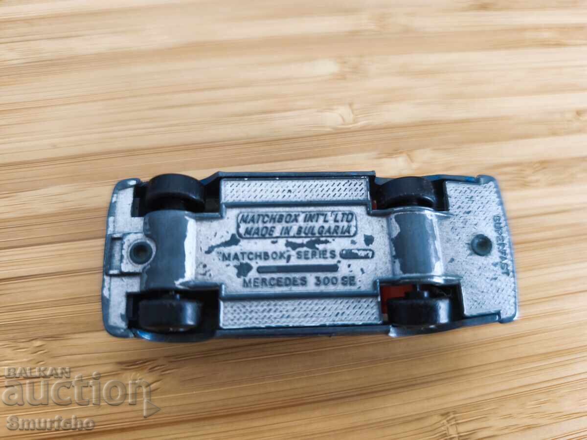 Livrarea Mercedes 300 SE BG Matchbox machboks. Culoare - Albastru