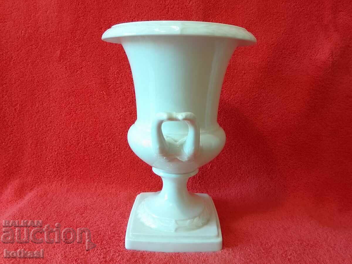 Παλιό λευκό πορσελάνινο Βάζο Κρατήρας KAISER Δυτικής Γερμανίας με τιμή 85.50 BGN | € 43.72