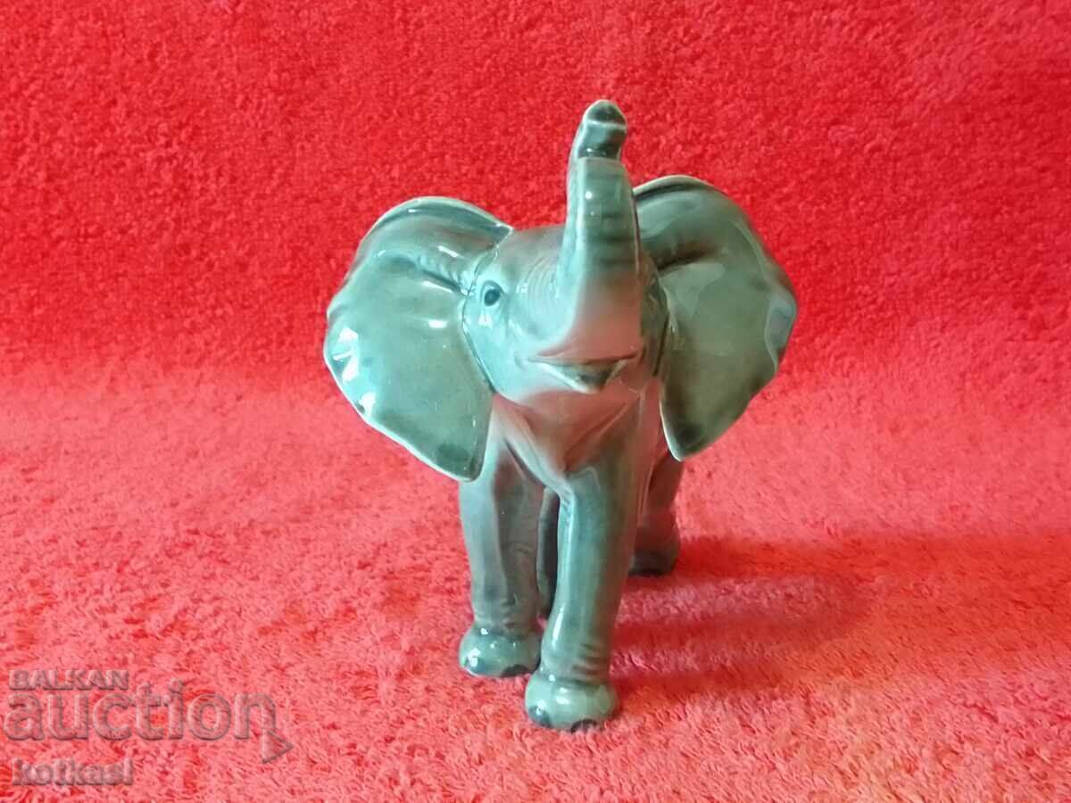 Παλιό μικρό πορσελάνινο ειδώλιο Ελέφαντα Goebel Γερμανίας με τιμή 85.50 BGN | € 43.72