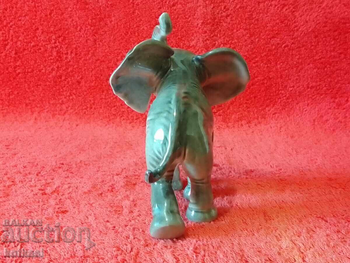 Παράδοση Παλιό μικρό πορσελάνινο ειδώλιο Ελέφαντα Goebel Γερμανίας