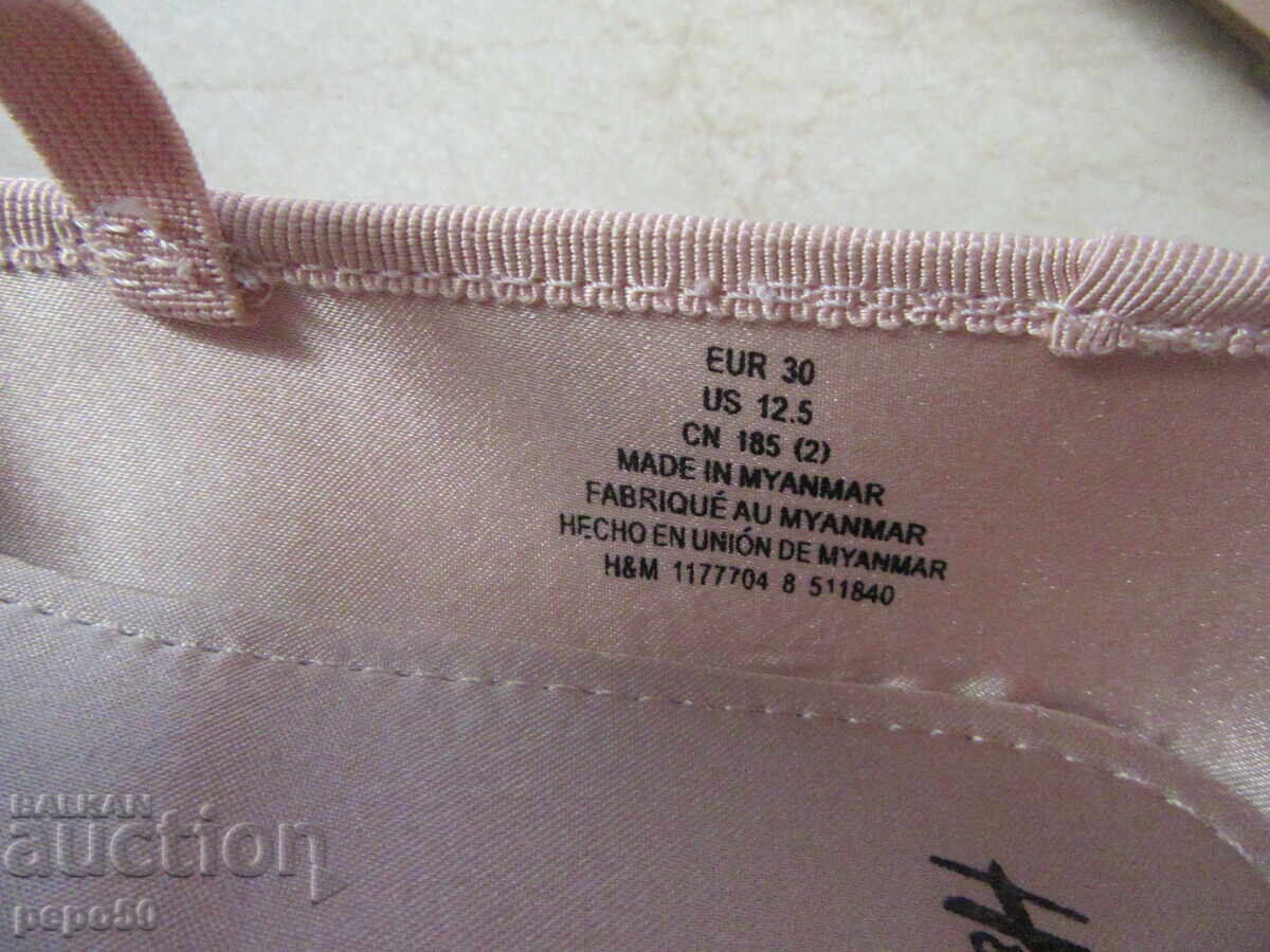 Auction OFFICIAL CHILDREN'S SHOES - Size 30 /2/ Auction OFFICIAL CHILDREN'S SHOES - Size 30 /2/