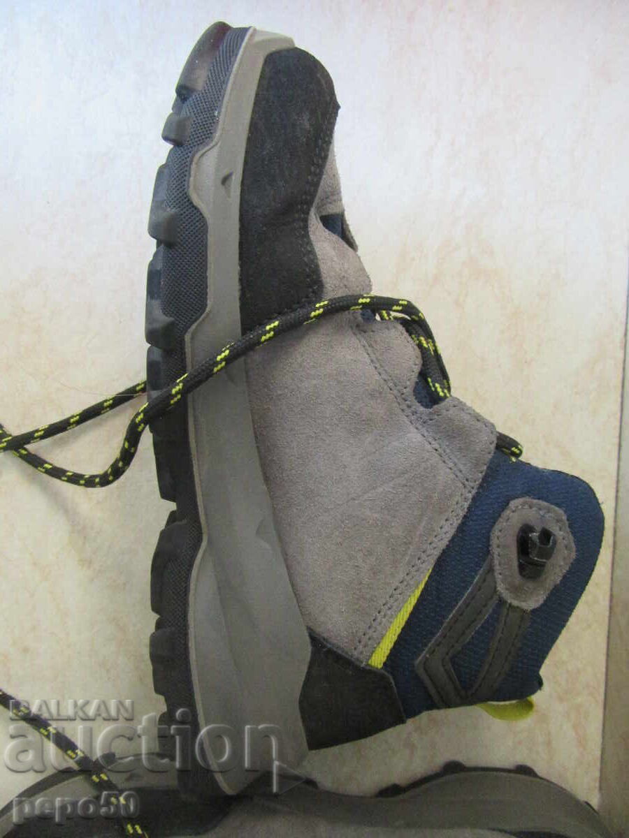 CHILDREN'S WARM WINTER BOOTS - Size 33 with price € 20.00 | 39.12 BGN