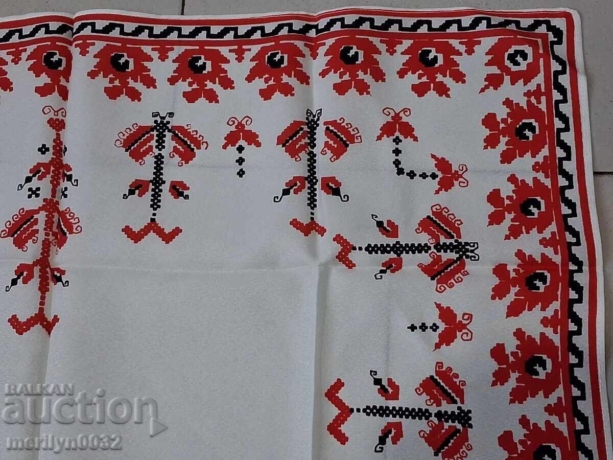 Μεταξωτό κεντημένο τετράγωνο, κάλυμμα, βουλγαρικό μετάξι με τιμή 125.00 BGN | € 63.91