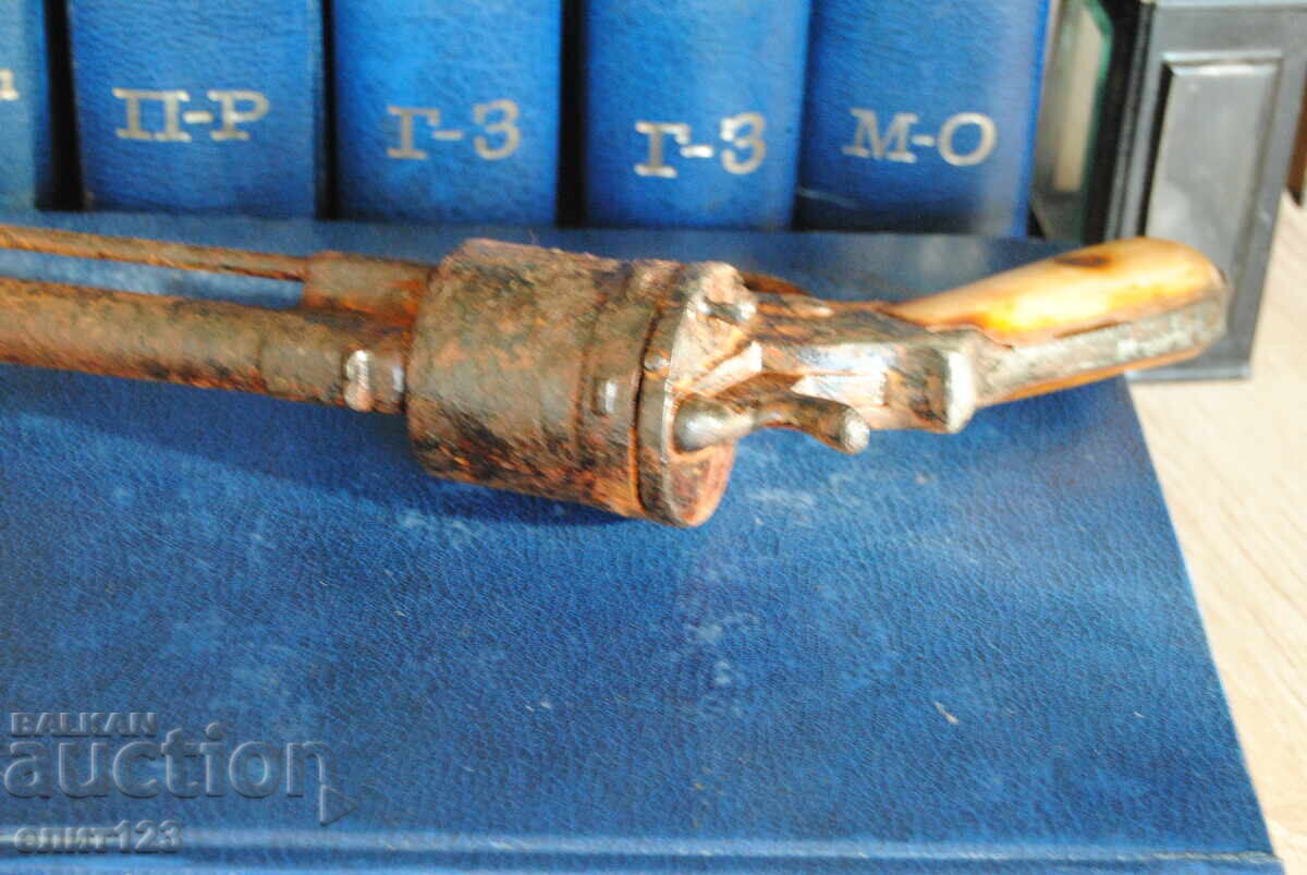 Un revolver vechi - 7 Un revolver vechi - 7