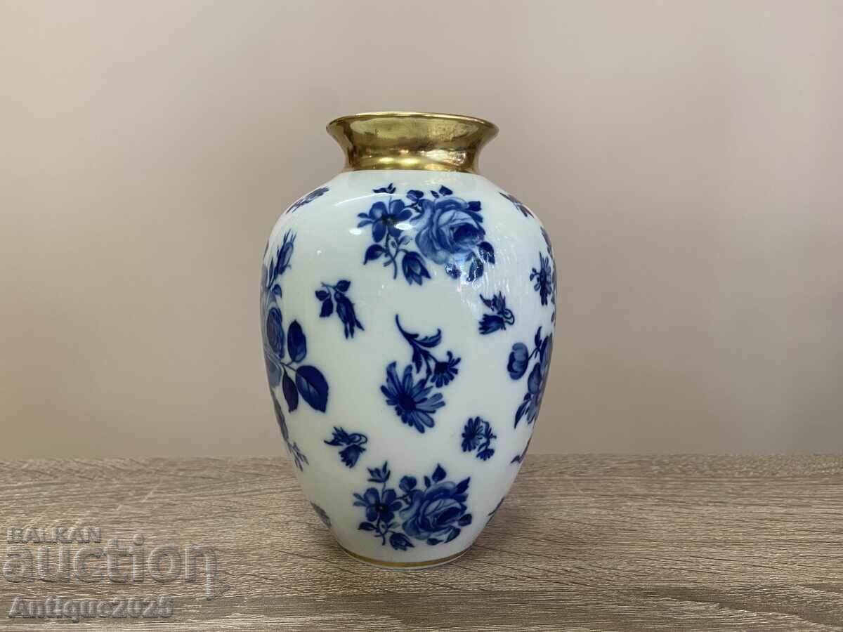 Auction Royal Porzellan Bavaria KPM Vase, Germany Auction Royal Porzellan Bavaria KPM Vase, Germany