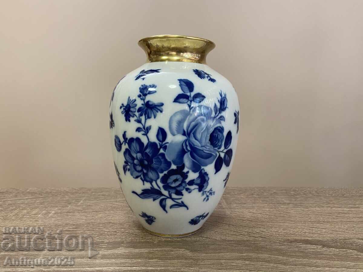 Delivery of Royal Porzellan Bavaria KPM Vase, Germany Delivery of Royal Porzellan Bavaria KPM Vase, Germany