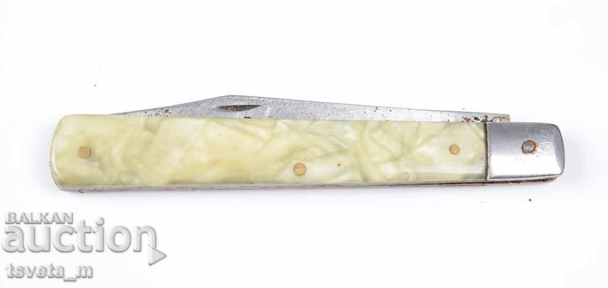 A pocket knife with price 20.00 BGN | € 10.23 A pocket knife with price 20.00 BGN | € 10.23