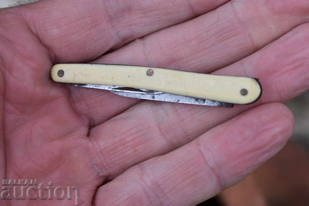 Vechi cuțit de buzunar mic