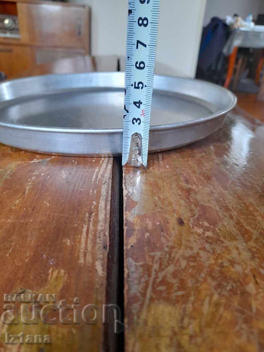 Παλιό ταψί πίτσας αλουμινίου με τιμή 27.00 BGN | € 13.80
