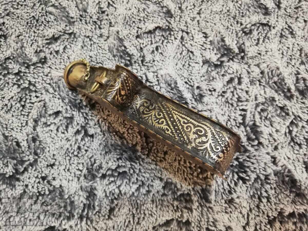 Auction Old Engraved Powder Flask, Cartridge Pouch, Cartridge Box, Pistol, Rifle Auction Old Engraved Powder Flask, Cartridge Pouch, Cartridge Box, Pistol, Rifle