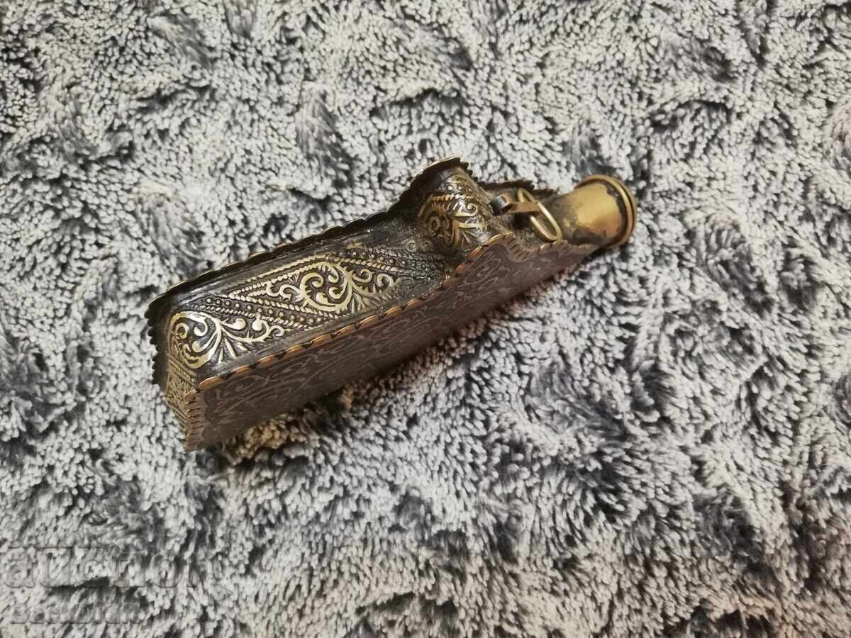 Old Engraved Powder Flask, Cartridge Pouch, Cartridge Box, Pistol, Rifle - 5 Old Engraved Powder Flask, Cartridge Pouch, Cartridge Box, Pistol, Rifle - 5