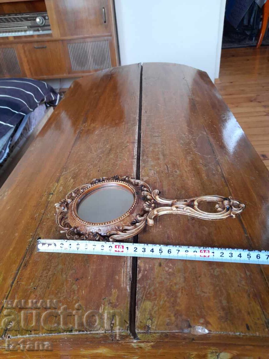 Oglindă veche, oglindă cu preț 37.00 BGN | € 18.92 Oglindă veche, oglindă cu preț 37.00 BGN | € 18.92