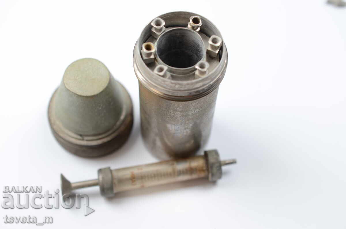 Military medical device, tube with 7 needles and a syringe with price 20.00 BGN | € 10.23