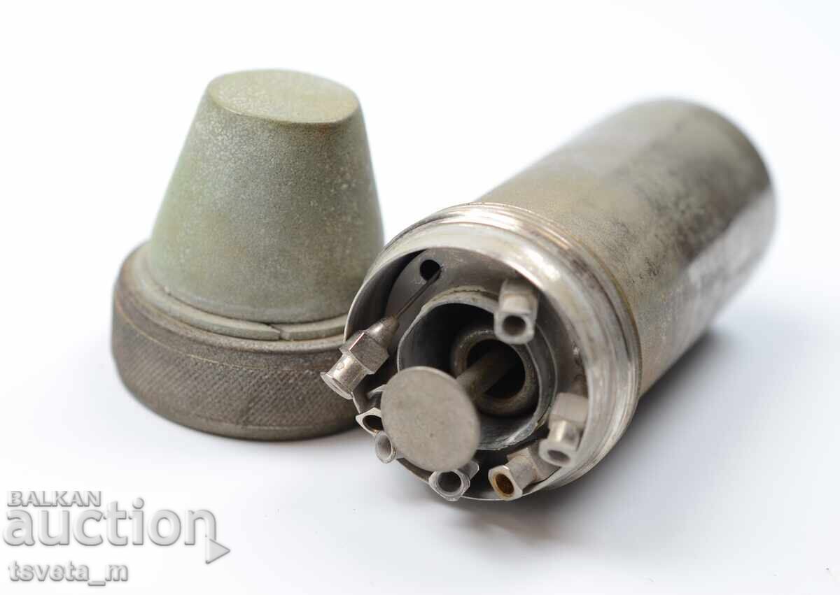 Livrarea Dispozitiv medical militar tub cu 7 ace și seringă