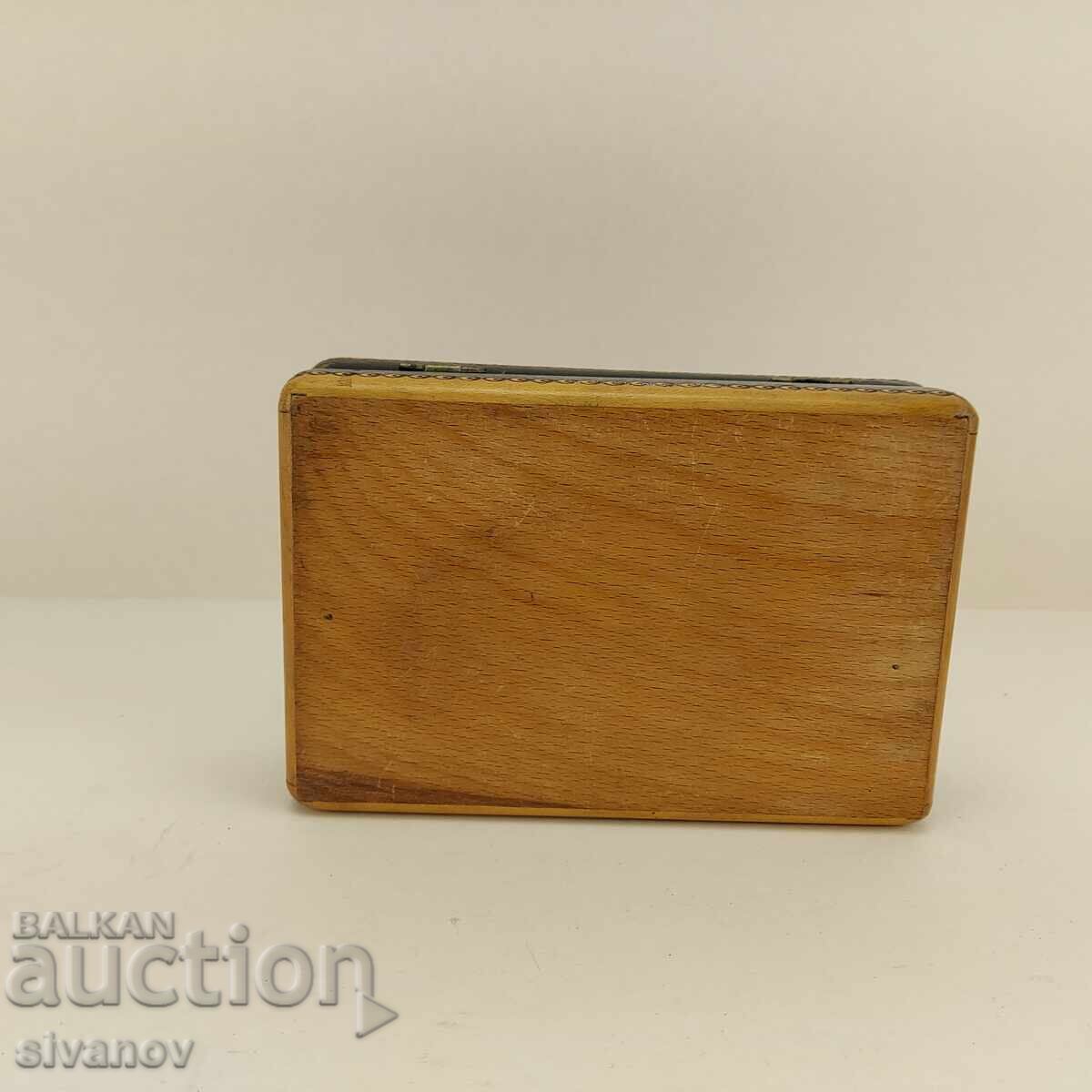 Delivery of Old wooden jewelry box #4664